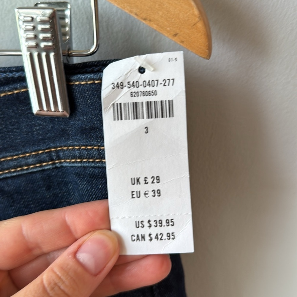 NWT Hollister Midi Short‎ Longest Length 4" in Ripped Dark Wash - Picture 7 of 7